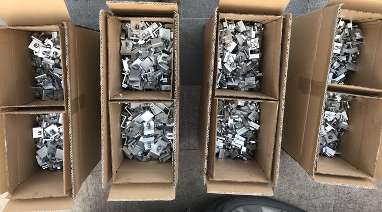 Viac informácií 3 Montáž solárnych panelov Clamps.jpg 详情图 3 Solar Panel Mounting Clamps.jpg